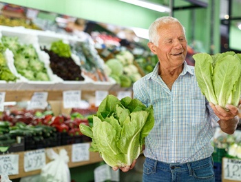 healthy person shopping for produce in a grocery store