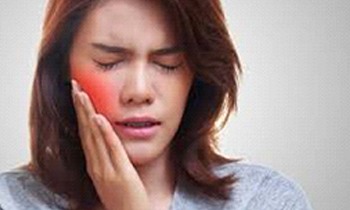 woman with mouth pain 