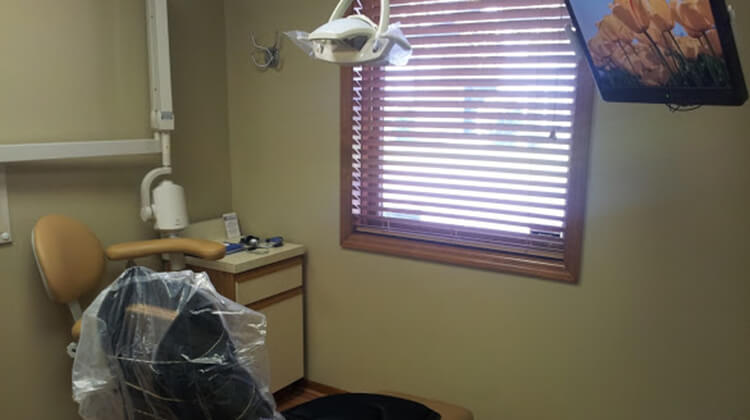 Randall Nameth, DDS dental exam room